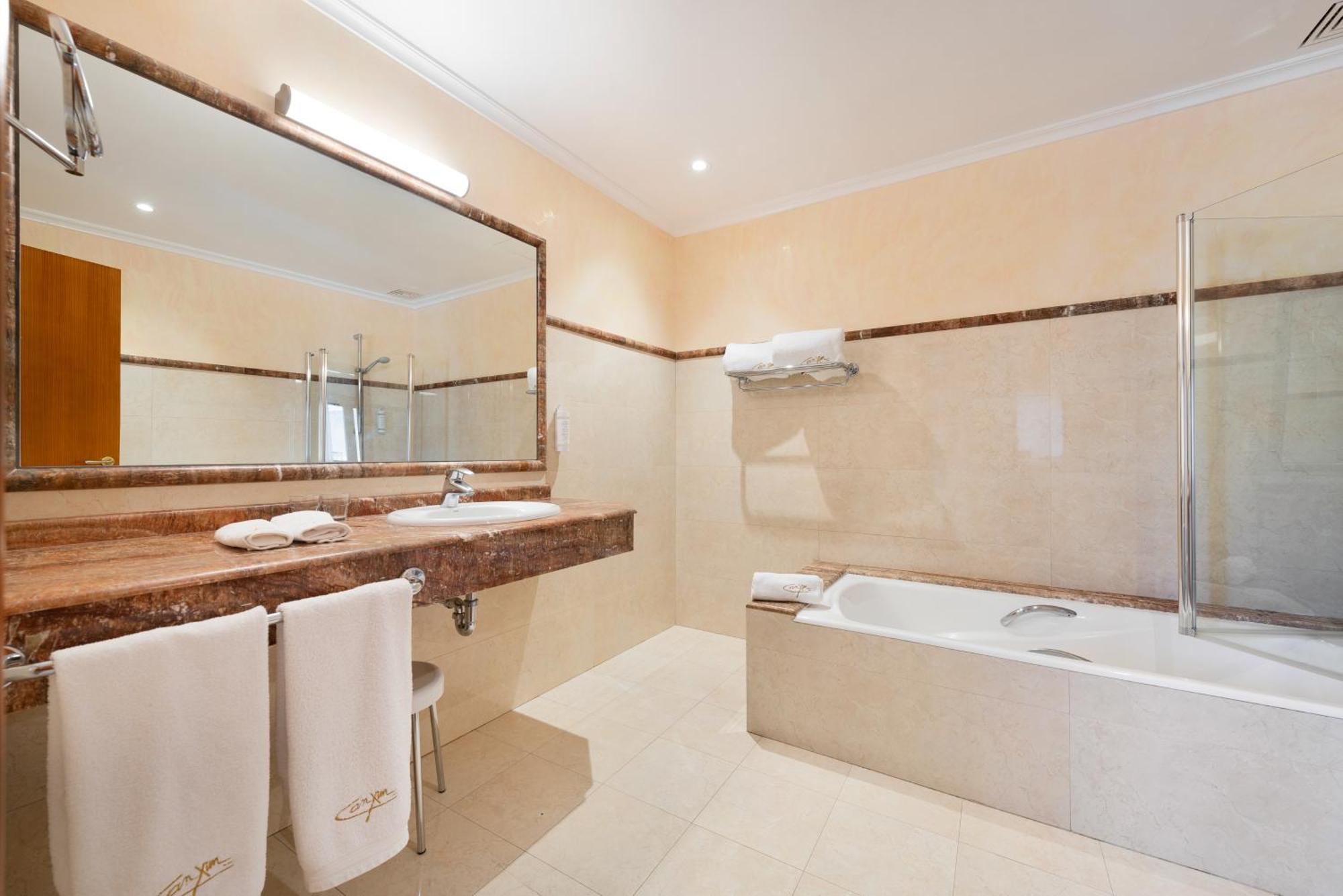 Hotel Xim 4*